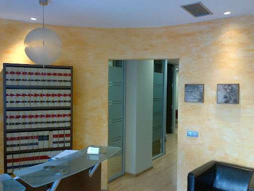 LOPEZ ADVOCATS, Abogados y Administradores de Fincas